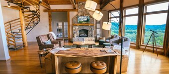 Luxury Lodge! 5000 sqft only 25 mins to Nashville