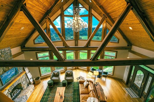 Luxury Lodge! 5000 sqft only 25 mins to Nashville