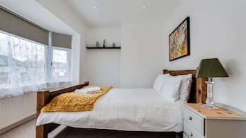 3 bedrooms, desk, iron/ironing board, WiFi
