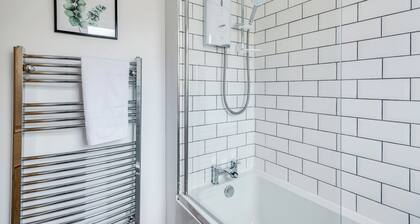 3 Bedrooms House with Private Parking- Florence of Oxford