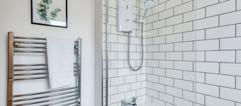 3 Bedrooms House with Private Parking- Florence of Oxford