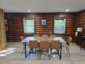Dining - Cozy log cabin, 25 mins to Broadway (Ashland City)