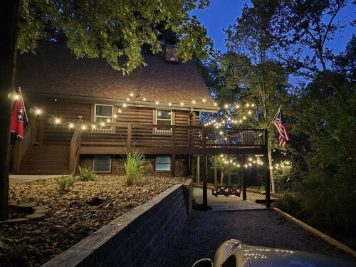 Cozy log cabin, 25 mins to Broadway