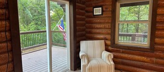 Cozy log cabin, 25 mins to Broadway