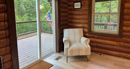 Cozy log cabin, 25 mins to Broadway