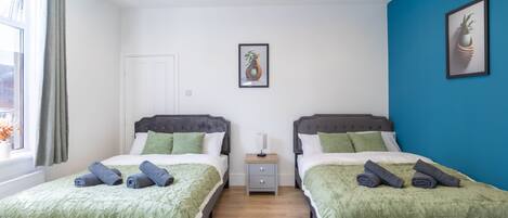 1 slaapkamer, een strijkplank/strijkijzer, internet, beddengoed