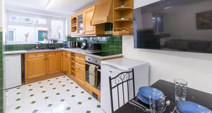 Open Mind Property - 2 Beds & Free Parking