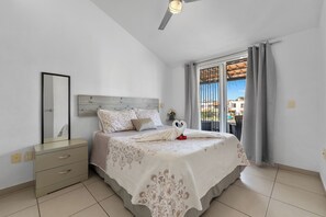 3 bedrooms, desk, iron/ironing board, free WiFi - Modern Pool Side, 3 Bdrm House With Parking (Puerto Vallarta)