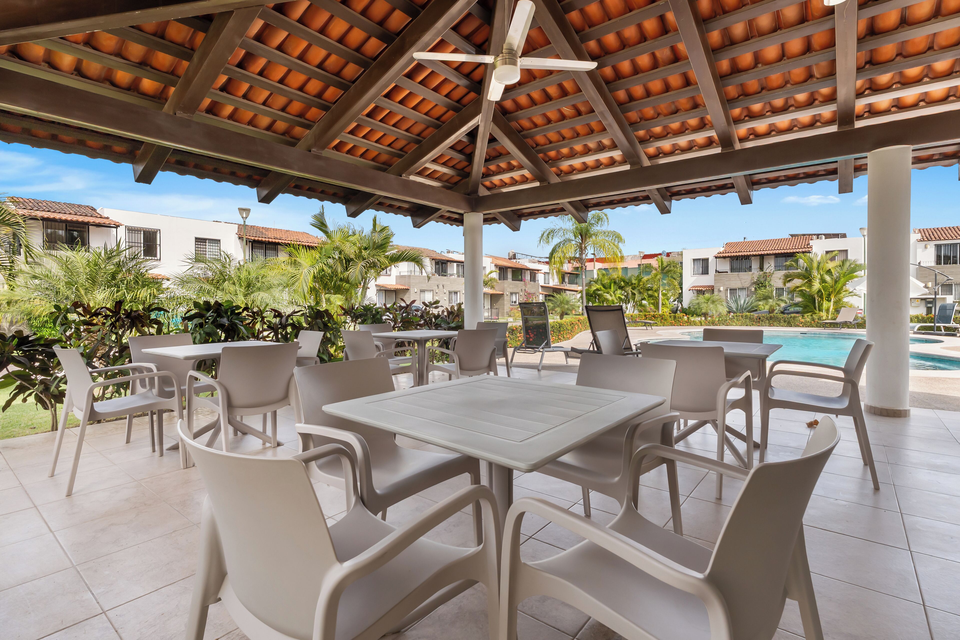 Ulkouima-allas, lämmitetty uima-allas