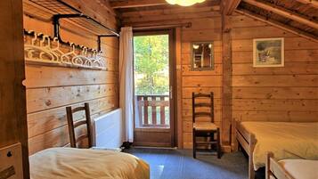 6 bedrooms, iron/ironing board, WiFi