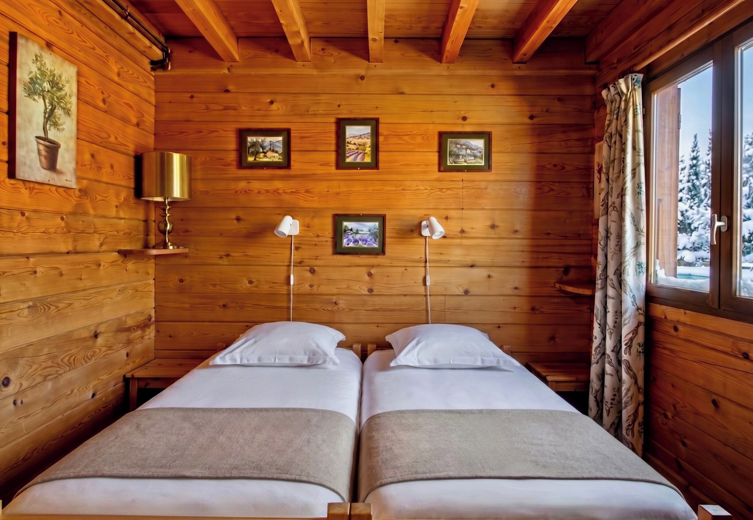 6 Schlafzimmer, Schreibtisch, Bügeleisen/Bügelbrett, WLAN