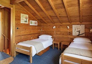 6 habitaciones, escritorio, tabla de planchar con plancha y wifi 
