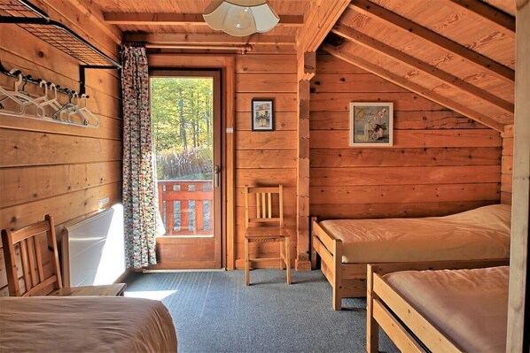 6 bedrooms, desk, iron/ironing board, WiFi