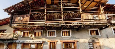 المنشأة من الخارج