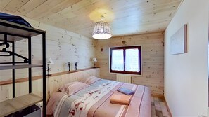 2 bedrooms, desk, iron/ironing board, WiFi - Casa-Lobio pied des pistes vue à couper le souffle (Molines-en-Queyras)