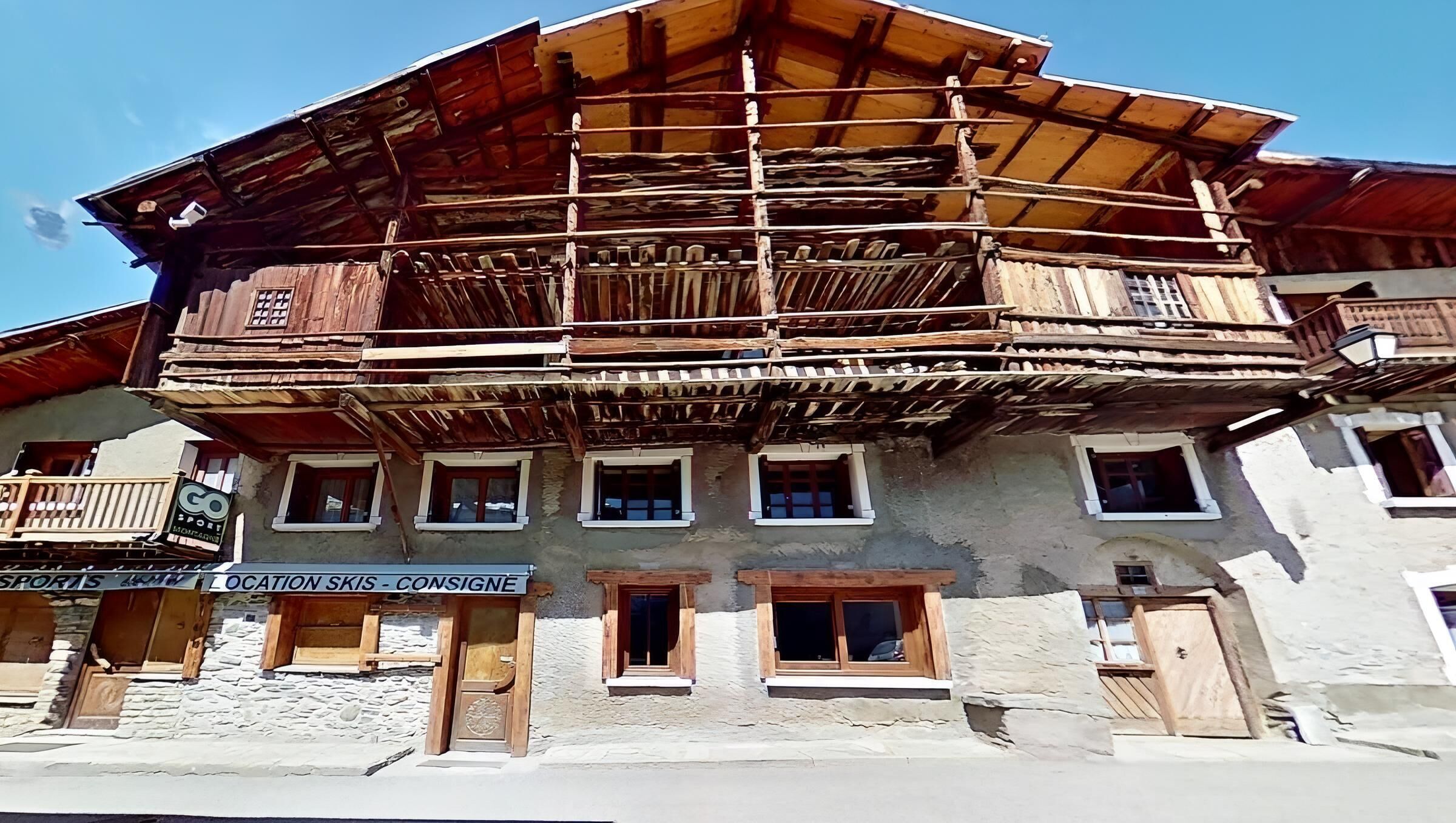 المنشأة من الخارج