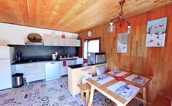 Refrigerador, microondas, horno y lavavajillas 