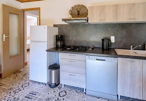 Fridge, microwave, oven, dishwasher