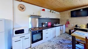 Réfrigérateur, micro-ondes, four, lave-vaisselle