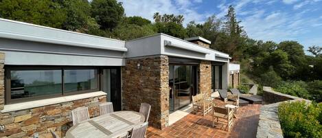 屋外ダイニングエリア