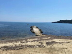 Una spiaggia nelle vicinanze