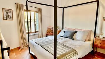 3 slaapkamers, een strijkplank/strijkijzer, wifi, beddengoed