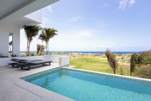 Apartamento luxo, vista para o mar | Vista do quarto