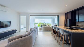 2 bedrooms, in-room safe, individually decorated, individually furnished