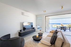 Appartement Deluxe, vue mer | 2 chambres, coffres-forts dans les chambres, décoration personnalisée