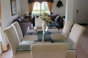 ヴィラ ベッド (複数台) プールアクセス プールビュー (5 Bed Florida Villa - West Haven) | 内装