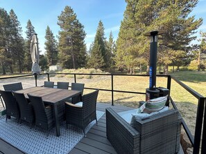 Outdoor dining - Charming 2-bedroom cottage waterfront on the little Deschutes River  La Pine, OR (La Pine)