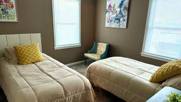 2 slaapkamers, een strijkplank/strijkijzer, reisbedje, wifi