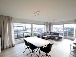 Apartment | Dining