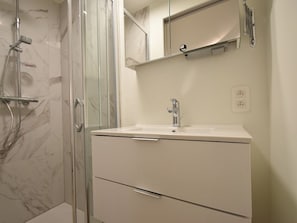 Apartment | Bilik Mandi