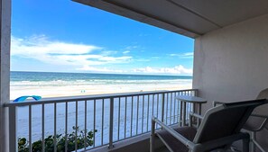 On the beach - Ocean waves at your feet! Oceanfront - Ponce Inlet, FL (Ponce Inlet)