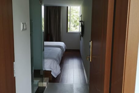 Room. Renyi Business Hotel