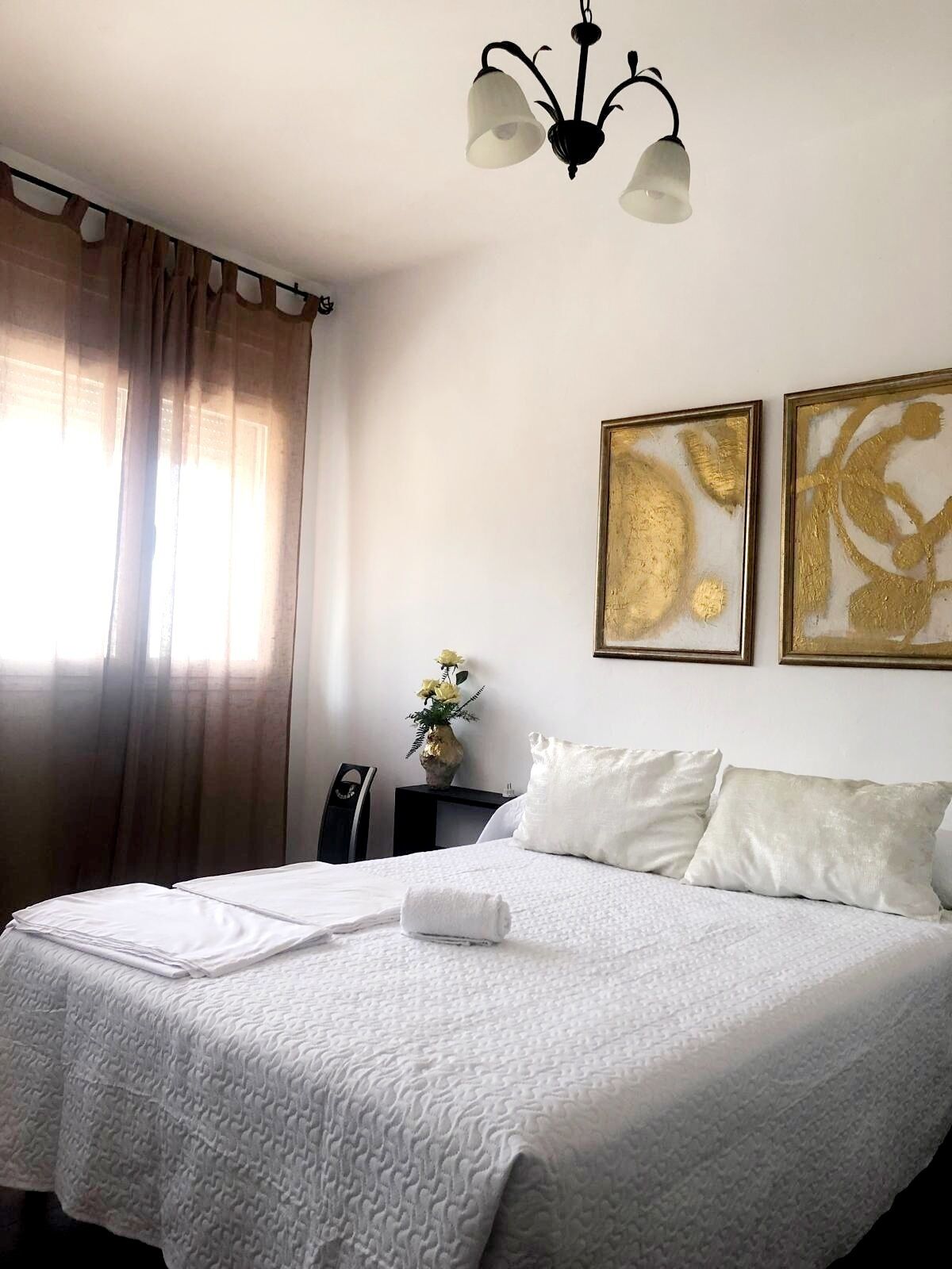 4 chambres, fer et planche à repasser, draps fournis