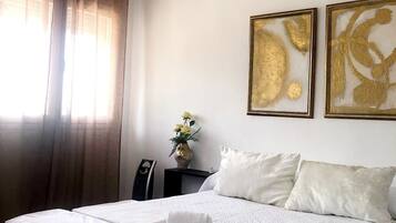 4 dormitoris, planxa i posts de planxar i roba de llit