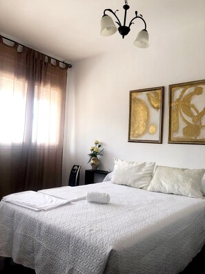 4 sovrum, strykjärn/strykbräda och sängkläder