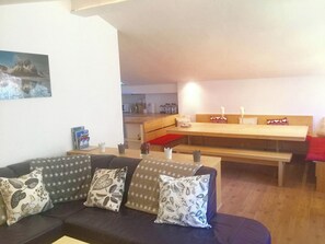 تلفزيون ذكي، ألعاب فيديو، مشغل دي في دي، كُتُب