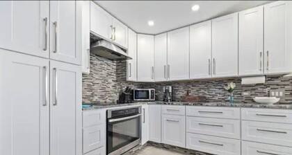 Charming 3-bedroom house with heated pool, AC and WiFi in beautiful Spring Hill