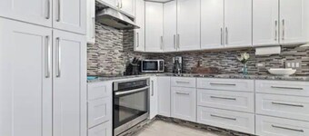 Charming 3-bedroom house with heated pool, AC and WiFi in beautiful Spring Hill