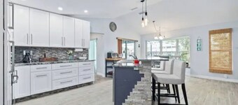 Charming 3-bedroom house with heated pool,  AC and WiFi in beautiful Spring Hill