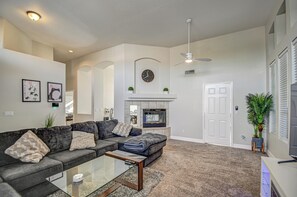 Smart TV, fireplace - Home in Red Mountain Ranch (Mesa)