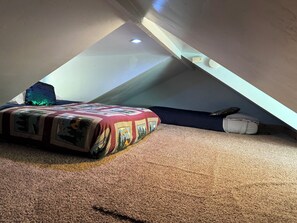 4 bedrooms, WiFi, bed sheets