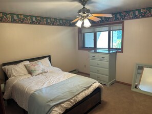 3 bedrooms, iron/ironing board, free WiFi, bed sheets