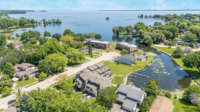 Cozy 3-br Oshkosh condo on Lake Winnebago canal. EAA, Lifest, XRoads, 