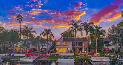 Stunning Lake Forest
Estate by Private Lake 4 Bedroom
Home with Enchanting
Views