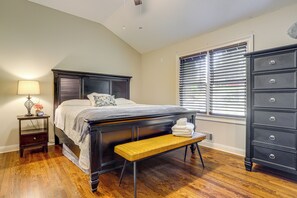 3 habitaciones, tabla de planchar con plancha, wifi y ropa de cama 