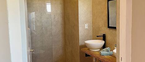 シャワー、タオル